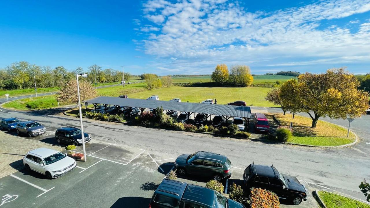 Patyi Etterem Es Hotel Bogote Exterior photo