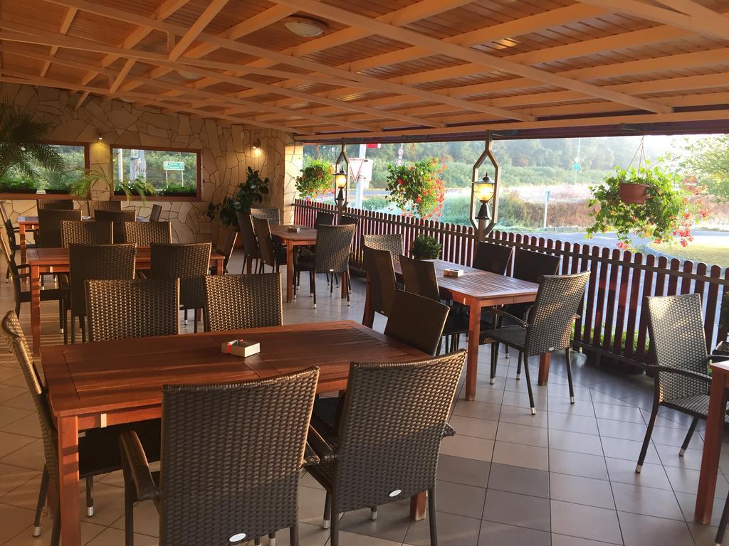 Patyi Etterem Es Hotel Bogote Exterior photo