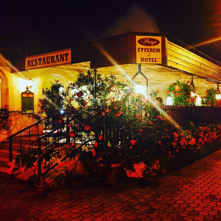 Patyi Etterem Es Hotel Bogote Exterior photo